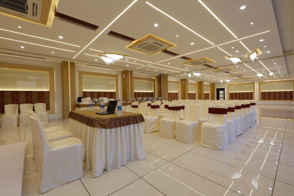 Hotel Decent Unjha 外观 照片
