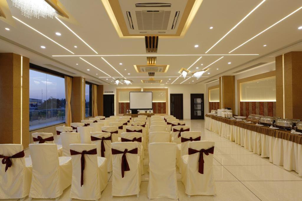 Hotel Decent Unjha 外观 照片
