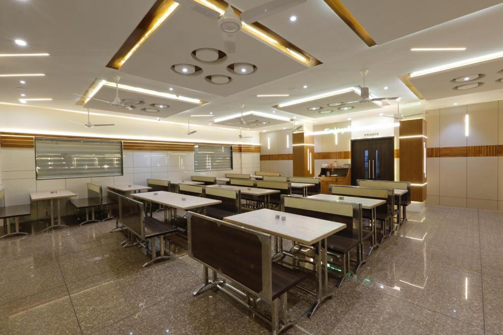 Hotel Decent Unjha 外观 照片