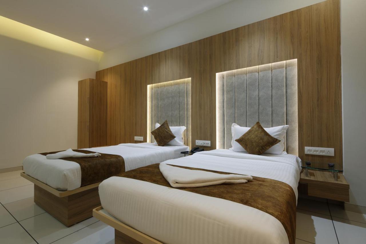 Hotel Decent Unjha 外观 照片