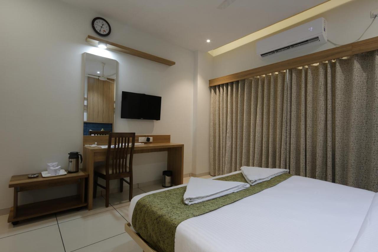 Hotel Decent Unjha 外观 照片