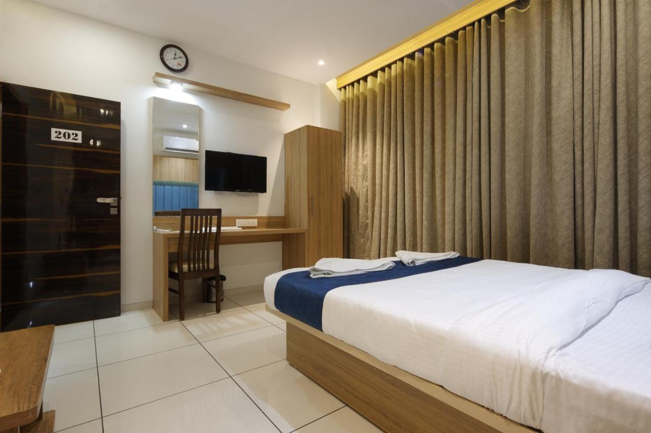 Hotel Decent Unjha 外观 照片