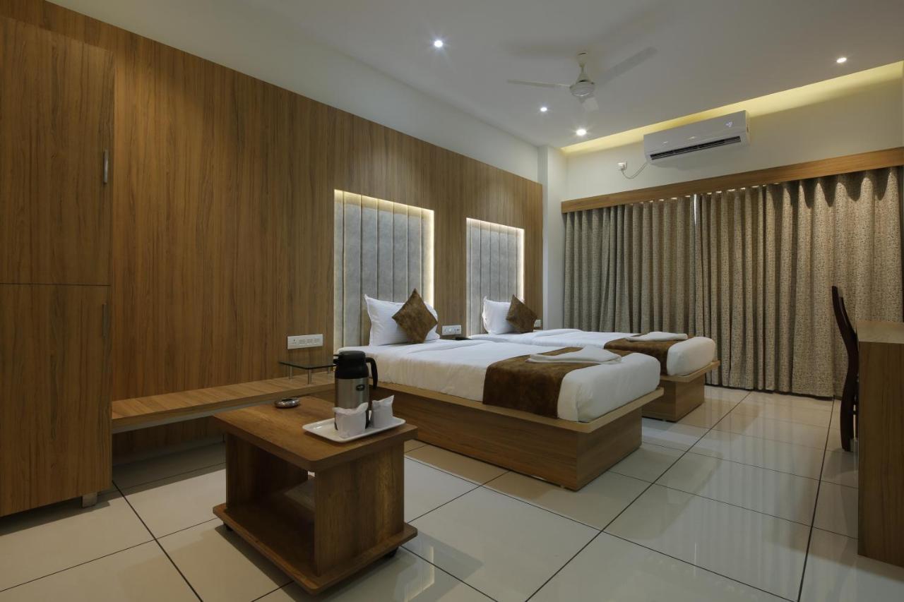 Hotel Decent Unjha 外观 照片