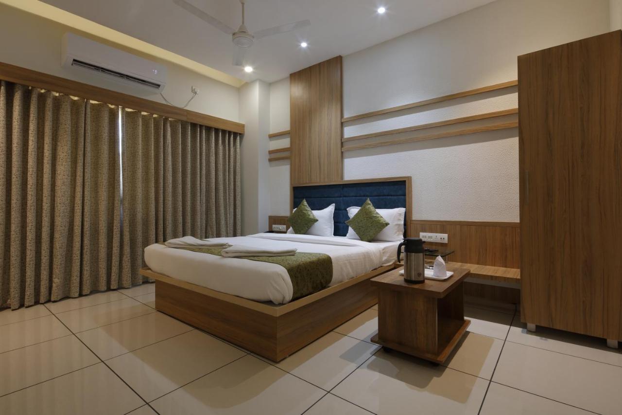 Hotel Decent Unjha 外观 照片
