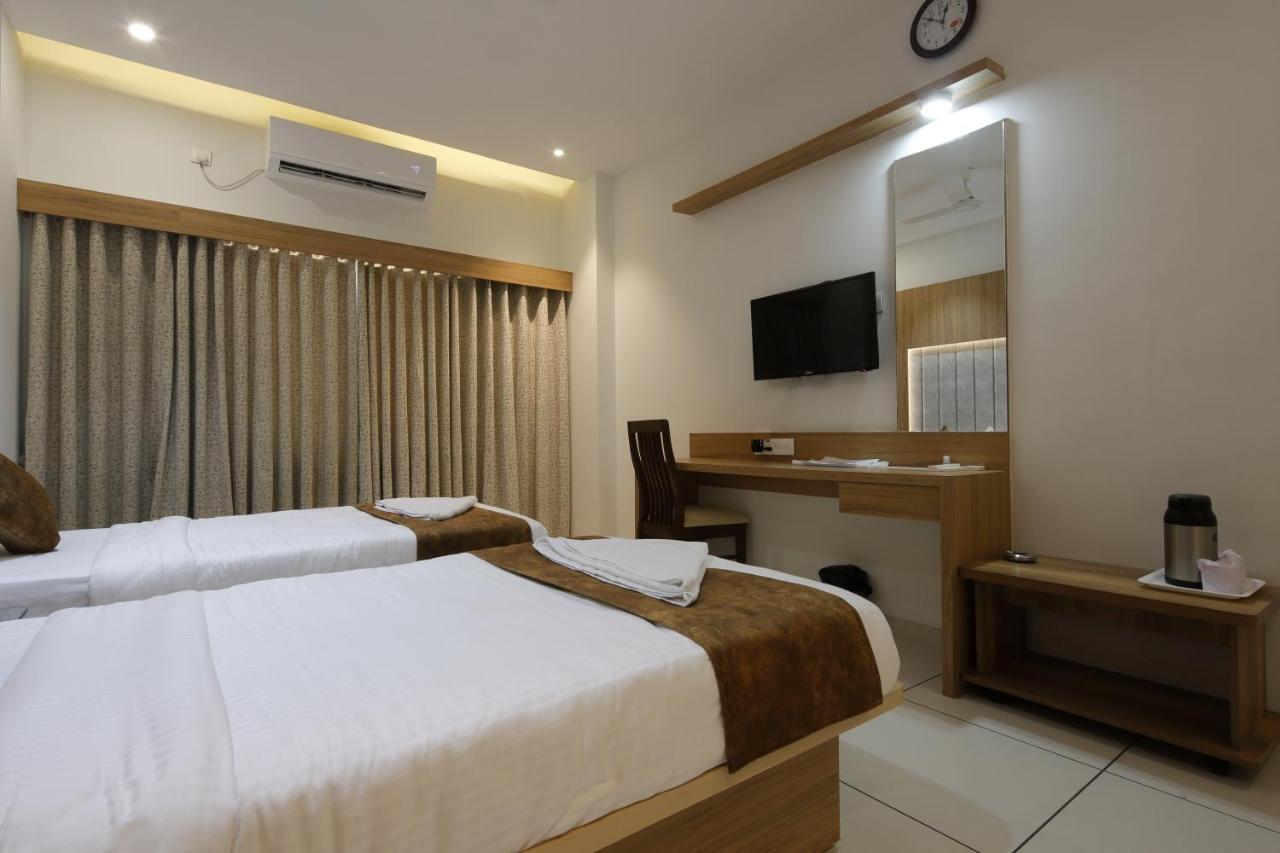 Hotel Decent Unjha 外观 照片